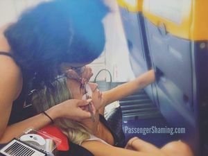 Demi Tampil Cantik, Penumpang Ini Pasang Eyelash di Pesawat