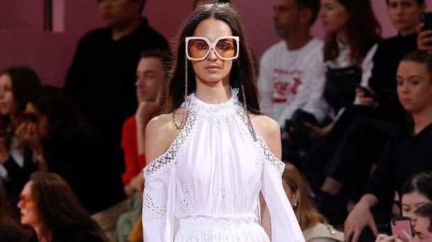 Ready To Wear Perdana Schiaparelli dan Ralph&Russo di Paris 