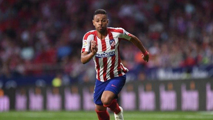 MADRID, SPAIN - SEPTEMBER 21: Renan Lodi of Club Atletico de Madrid controls the ball during the Liga match between Club Atletico de Madrid and RC Celta de Vigo at Wanda Metropolitano on September 21, 2019 in Madrid, Spain. (Photo by Denis Doyle/Getty Images)