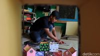 Melihat Pembuatan Kertas dari Pelepah Pisang di Bandung