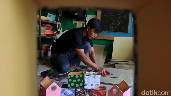 Melihat Pembuatan Kertas dari Pelepah Pisang di Bandung