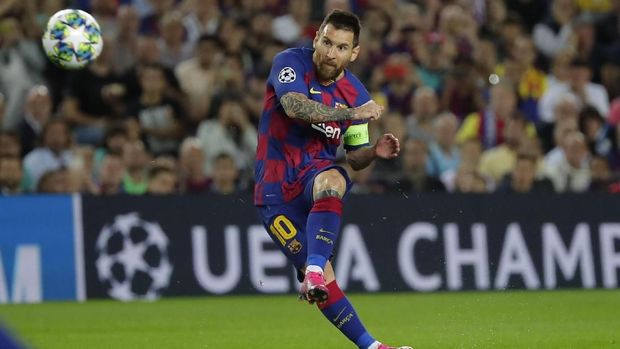 Lionel Messi disebut mendapat perlakuan berbeda di Barcelona.