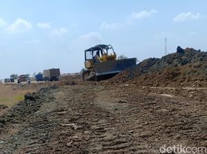 Proyek Pabrik Rusak Irigasi, 110 Ha Lahan Sawah di Brebes Kekeringan Proyek Pabrik Rusak Irigasi, 110 Ha Lahan Sawah di Brebes Kekeringan