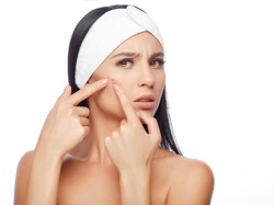 Penyebab dan Cara Menghilangkan Jerawat Batu