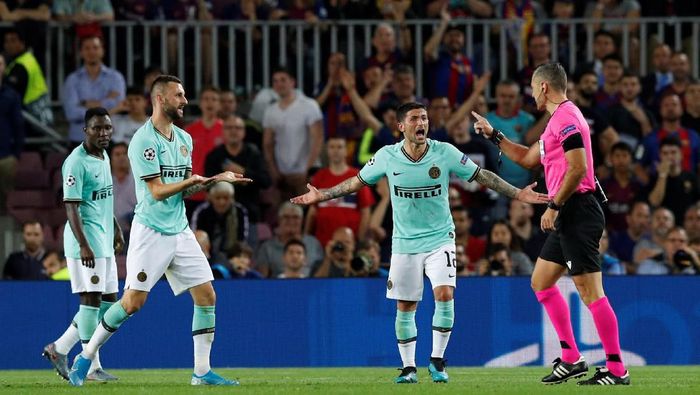 Arthur Melo menilai wasit membuat keputusan tepat tak beri penalti untuk Inter Milan (Foto: REUTERS/Albert Gea) Arthur Melo menilai wasit membuat keputusan tepat tak beri penalti untuk Inter Milan (Foto: REUTERS/Albert Gea)