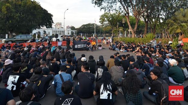 Aksi Kamisan ke-504 yang diselenggarakan di depan Istana Merdeka, Jakarta, Kamis (3/10)