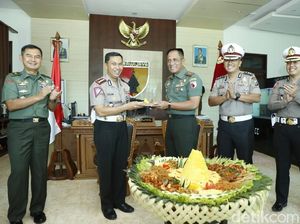 HUT ke-74 TNI, Polda Jatim Kirim 660 Tumpeng