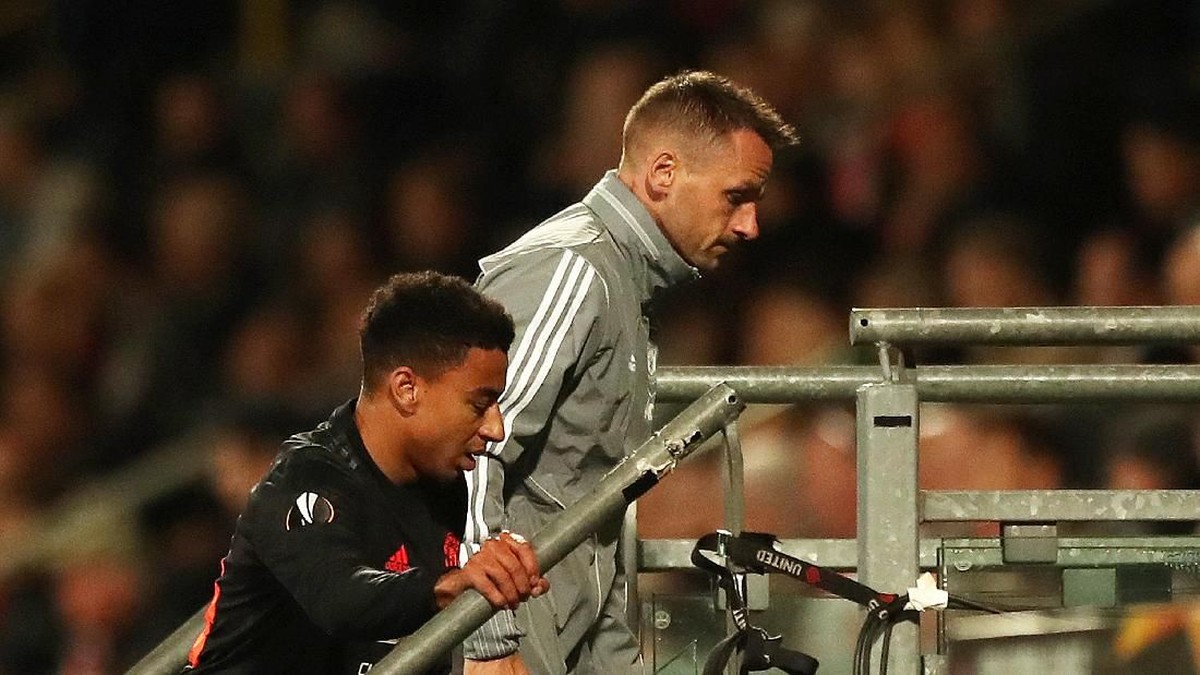 Jesse Lingard cuma main 14 menit karena cedera lawan AZ Alkmaar (Naomi Baker/Getty Images)