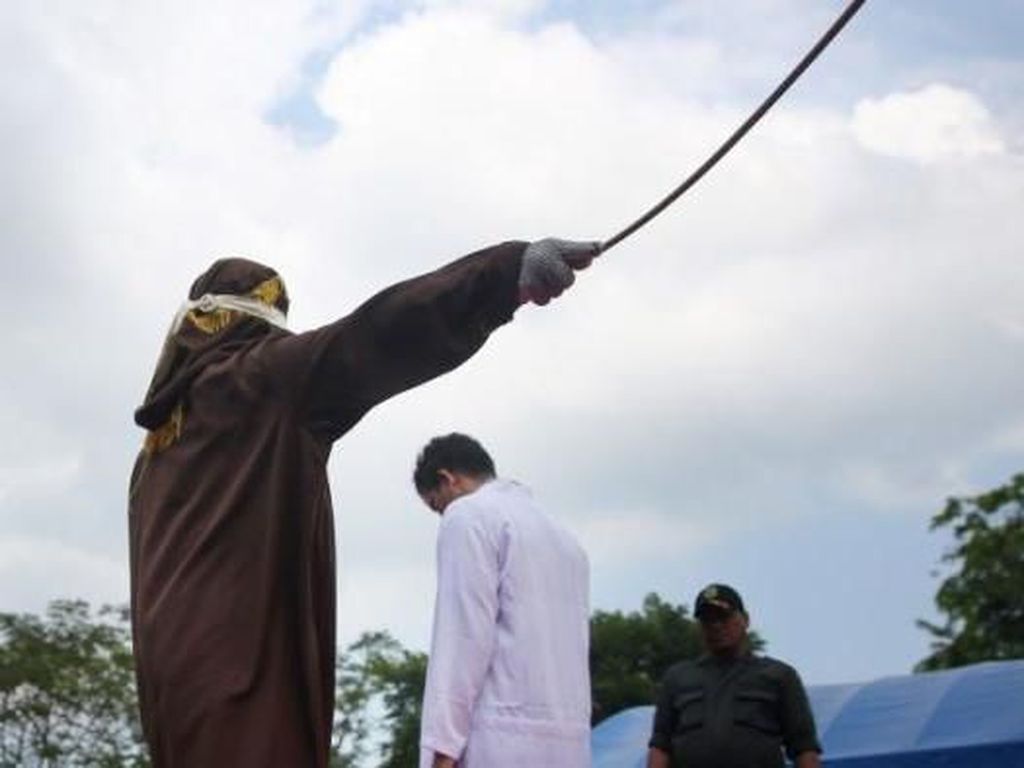 Mesum dengan ABG, Pemuda di Aceh Dihukum Cambuk 100 Kali-Bui 48 Bulan
