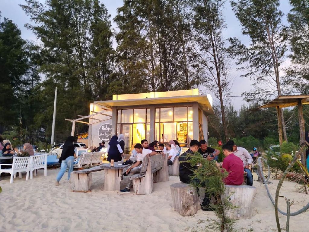 Pascatsunami, Kafe di Pantai Aceh Ini Hasilkan Rp 15 Juta/Bulan Pascatsunami, Kafe di Pantai Aceh Ini Hasilkan Rp 15 Juta/Bulan