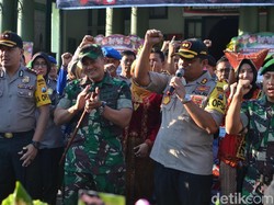 Begini Cara Polisi Probolinggo Kota Kasih Kejutan Kepada TNI yang Ultah