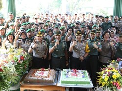 Rayakan HUT ke-74 TNI, Ini Kado Polisi untuk Kodim dan Korem Mojokerto