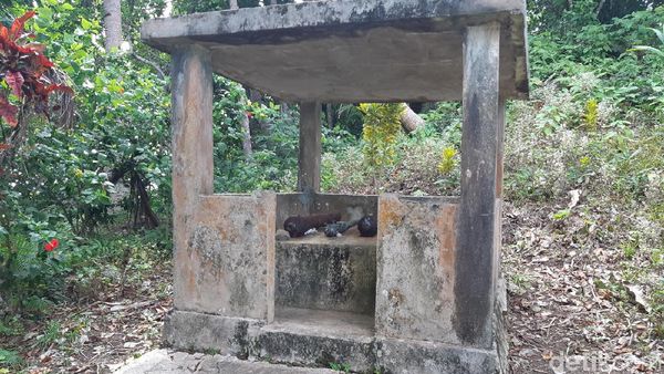 Foto: Tempat Keramat di Pulau Menangis