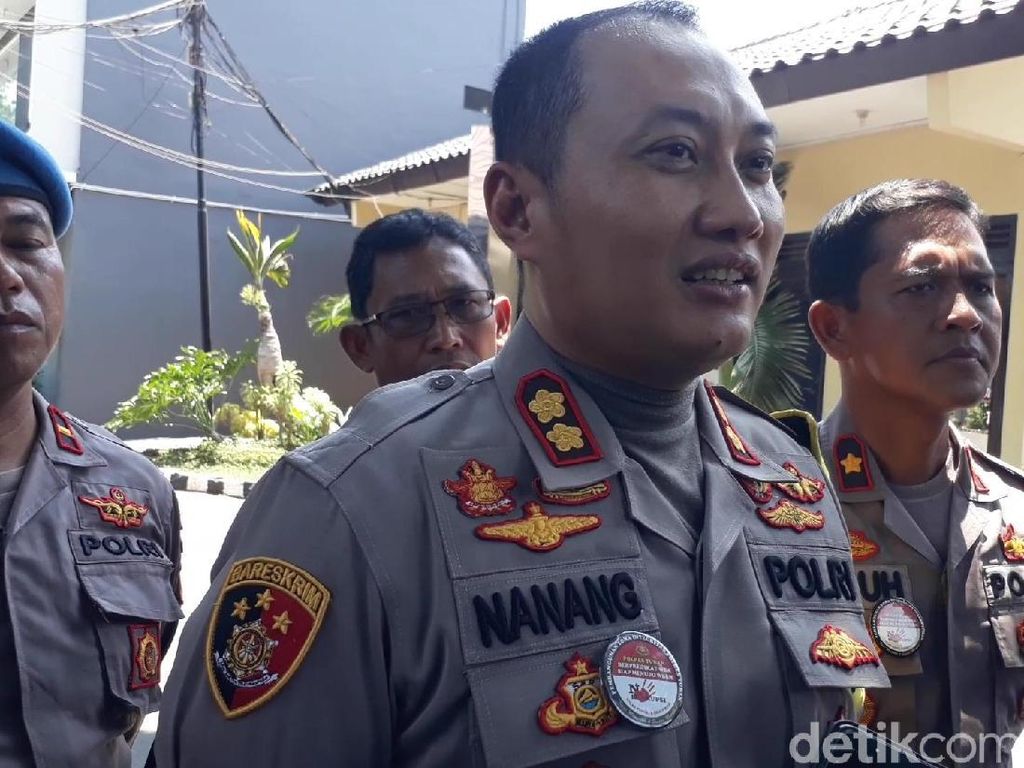 4 Pelajar yang Terlibat Video Mesum Tuban Jadi Tersangka 4 Pelajar yang Terlibat Video Mesum Tuban Jadi Tersangka