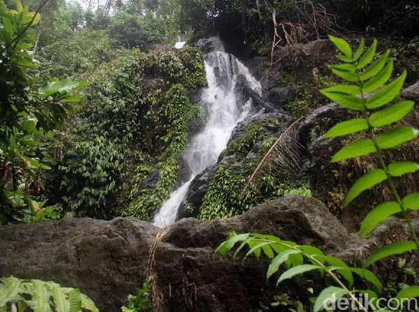 Foto: Terpesona 2 Air Terjun Perawan di Polman