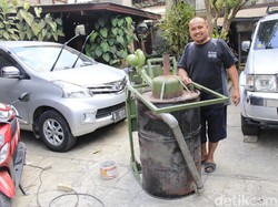 Warga Lembang Buat Insinerator yang Residunya Buat Media Tanam Kaktus