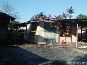 Terbakar, Ruang Tunggu Rutan Pondok Bambu Sementara Pakai Tenda Terbakar, Ruang Tunggu Rutan Pondok Bambu Sementara Pakai Tenda