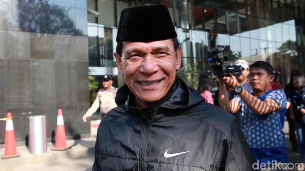 Senyum Rizal Djalil Usai Diperiksa KPK Soal Suap Proyek Air Minum