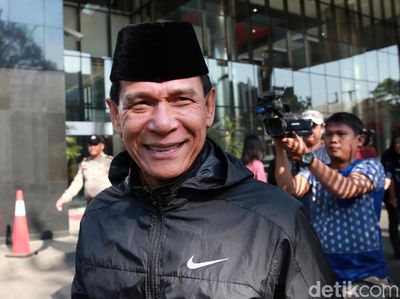 Senyum Rizal Djalil Usai Diperiksa KPK Soal Suap Proyek Air Minum