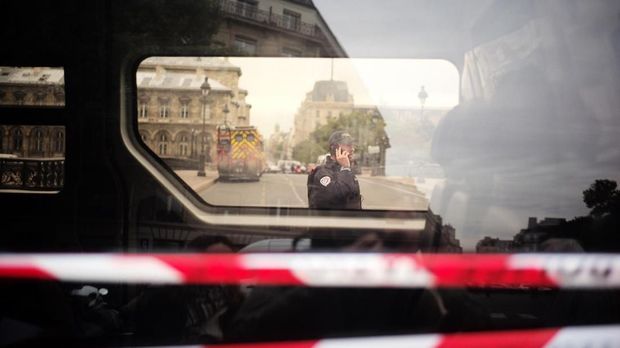 Polisi Prancis Tangkap 5 Orang Usai Teror Penusukan Paris