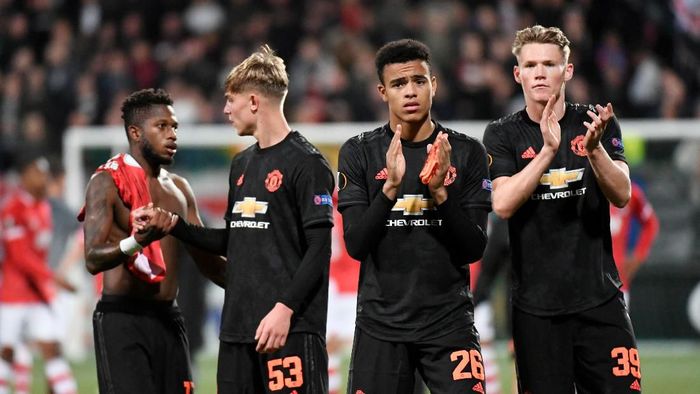 Manchester United gagal membuat shot on target ke gawang AZ Alkmaar di matchday kedua Liga Europa. (Foto: Piroschka van de Wouw/Reuters) Manchester United gagal membuat shot on target ke gawang AZ Alkmaar di matchday kedua Liga Europa. (Foto: Piroschka van de Wouw/Reuters)