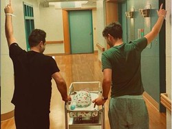 Bahagianya Mark Westlife dan Kekasih Prianya Sambut Bayi Perempuan