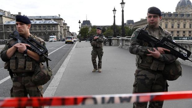 Pelaku Penikaman di Paris Diduga Terlibat Gerakan Salafi