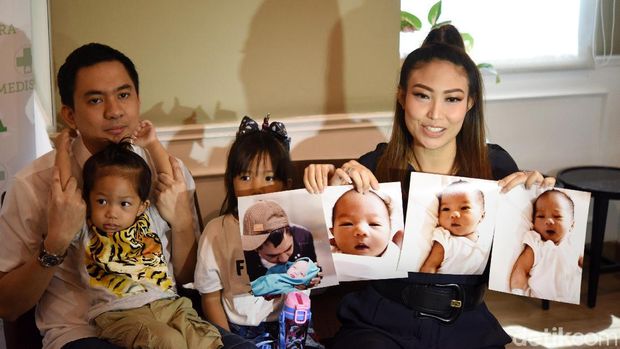 Ayu Dewi usai melahirkan anak ketiga