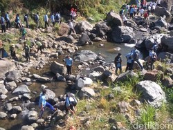 Bersih-bersih Sungai Mulai dari Hulu di Perbukitan Rahtawu Kudus