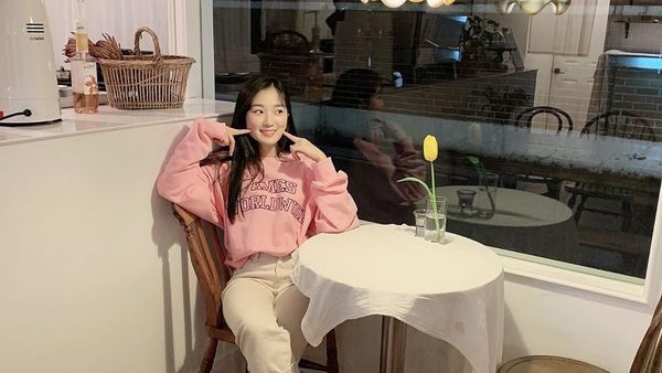 Gaya Cute Kim Hye Yoon, Bintang Extraordinary You Saat Kulineran