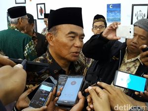 Mendikbud: Sekolah Tak Boleh Asal Beri Sanksi ke Pelajar Ikut Demo Mendikbud: Sekolah Tak Boleh Asal Beri Sanksi ke Pelajar Ikut Demo