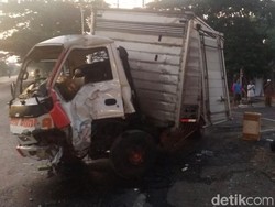 Truk Boks Ringsek Dihantam KA BBM di Lintasan Tanpa Palang Pintu