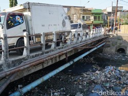 Selokan di Makassar Sudah Jorok, Jangan Ki Buang Sampah Sembarangan!
