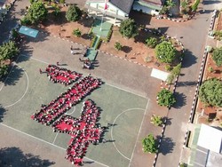 Polisi Kirab 74 Tumpeng ke Makodim Tuban Sebagai Kejutan HUT TNI