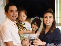 Usai Lahiran Anak Ketiga, Ayu Dewi Diminta Suami Lebih Dewasa