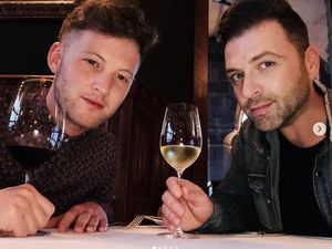 Ungkapan Bahagia Mark Westlife Jadi Ayah dengan Sang Kekasih Pria Ungkapan Bahagia Mark Westlife Jadi Ayah dengan Sang Kekasih Pria