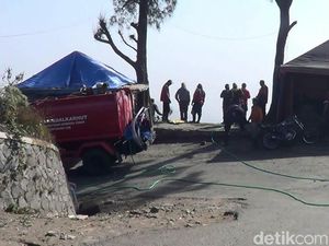 Bukit Penanjakan Gunung Bromo Terbakar, 10 Hektare Ludes
