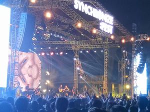 Ambyaar Boskuh! Aksi Didi Kempot dan Lautan Sad Boys-Sad Girls