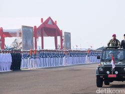 Di HUT ke-74 TNI, Jokowi Ucapkan Terima Kasih ke JK hingga Gatot