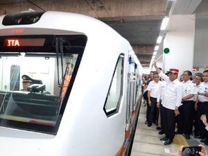 Tiup Peluit, Menhub Resmikan Operasi KA Bandara dari Manggarai