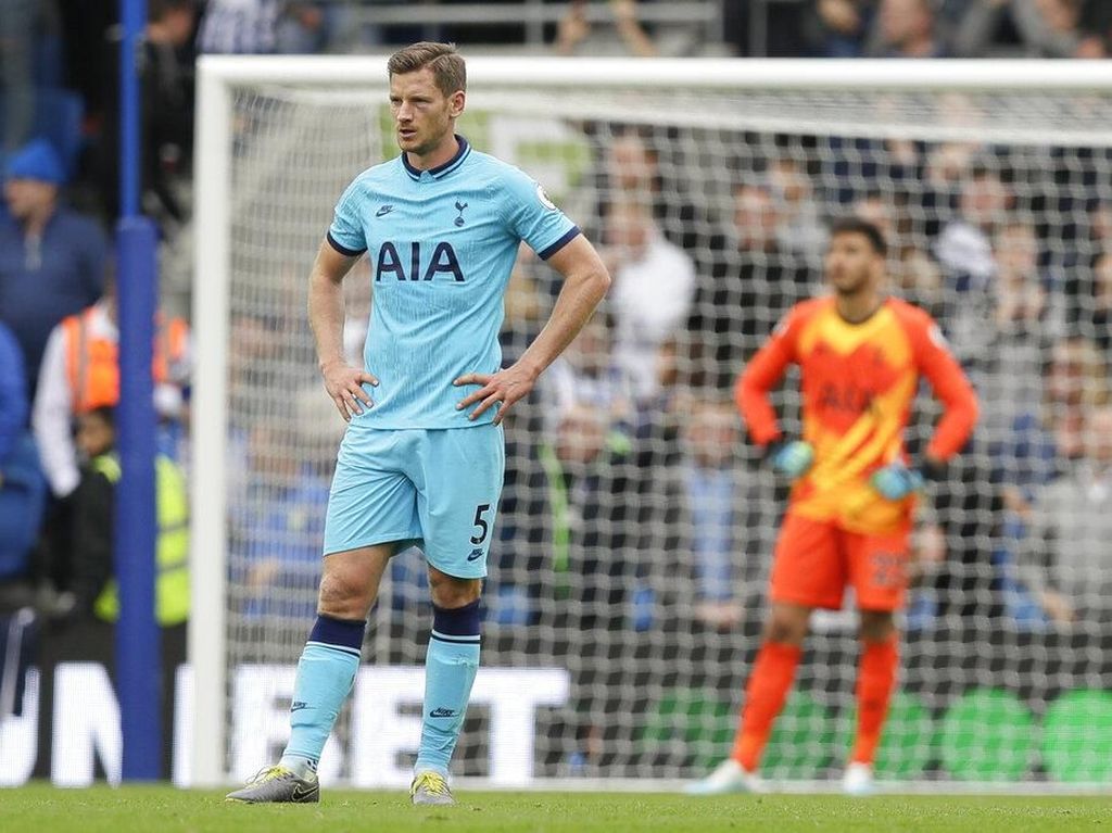 Lloris Cedera Horor, Tottenham Dibungkam Brighton 0-3 Lloris Cedera Horor, Tottenham Dibungkam Brighton 0-3
