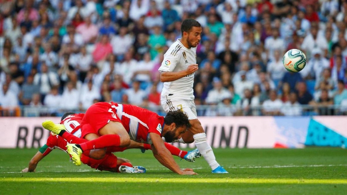 Eden Hazard menyumbang satu gol dalam kemenangan Real Madrid 4-2 atas Granada. (Foto: Javier Barbancho/Reuters)