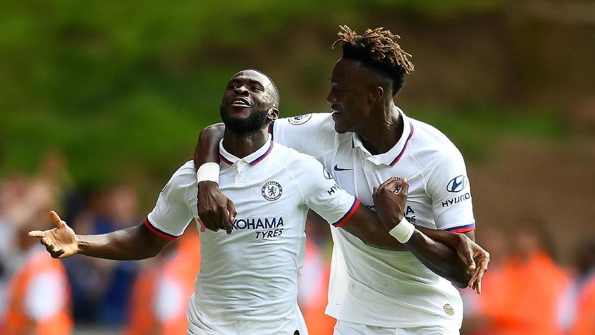 Duo Chelsea Fikayo Tomori dan Tammy Abraham diminta jangan cepat puas usai dipanggil ke timnas Inggris. (Foto: Clive Mason / Getty Images(