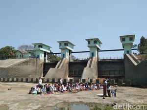 Tata Cara Sholat Istisqa Lengkap dengan Niatnya untuk Memohon Hujan Tata Cara Sholat Istisqa Lengkap dengan Niatnya untuk Memohon Hujan