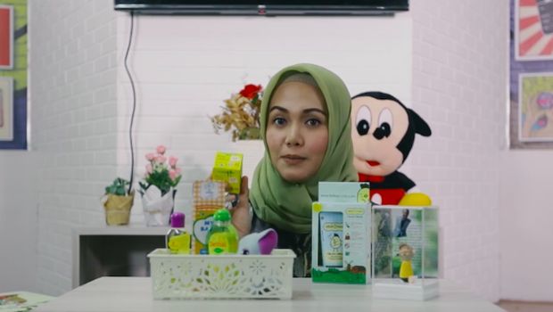 BundaPedia review minyak telon/ Foto: 20detik