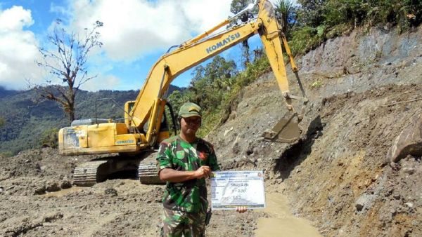 Kilas Balik Prajurit TNI Tembus Hutan Bangun Trans Papua