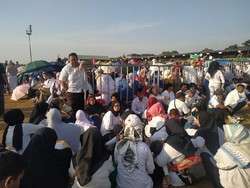 HUT Ke-74 TNI, Warga Antusias Saksikan Parade Alutsista TNI