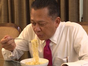 Bamsoet hingga Jack Ma, Deretan Orang Super Tajir yang Hobi Makan Mie Instan