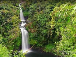 Tansi Ampek, Air Terjun Perawan dari Sumbar
