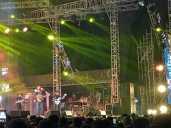 Glenn Fredly: Bakar Gairah Penonton hingga Dedikasi untuk Papua